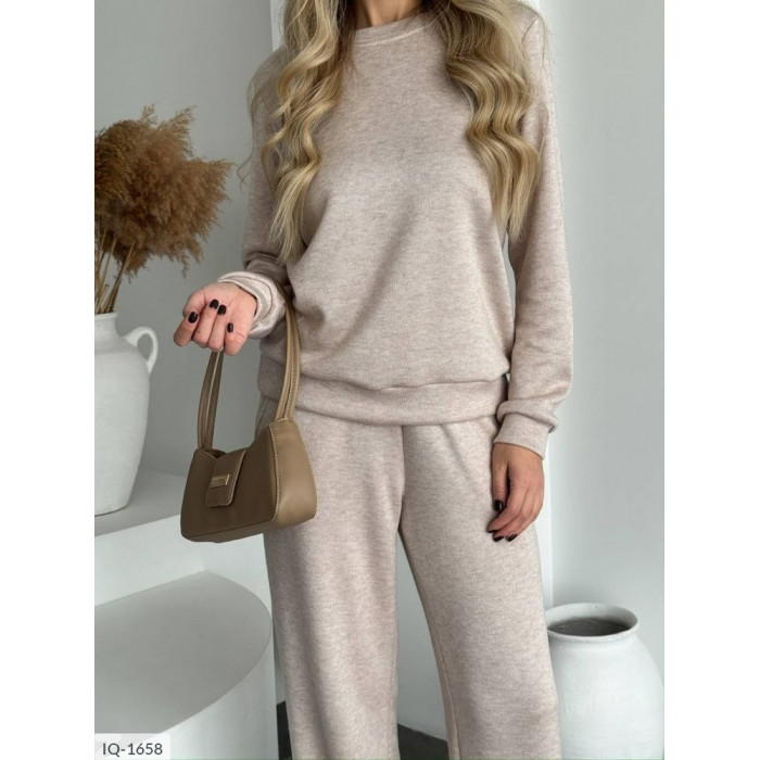 Жіночі костюми IQ-1658 — новинки сезону