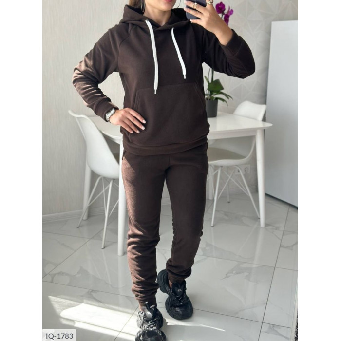 Стильні костюми для спорту IQ-1783 — практичність і мода