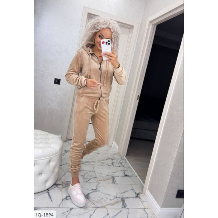 Комфорт і мода IQ-1894 — жіночі костюми для щоденних прогулянок