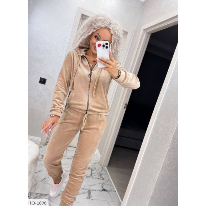 Стильні образи від Odessa Moda IQ-1898 — прогулянкові костюми на кожен день