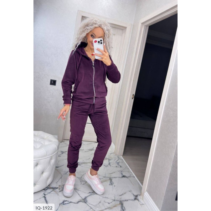 Стильні жіночі прогулянкові костюми IQ-1922 — зручність і шарм