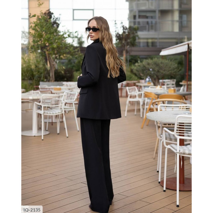 Жіночі костюми IQ-2135 — сучасний дизайн і бездоганна посадка