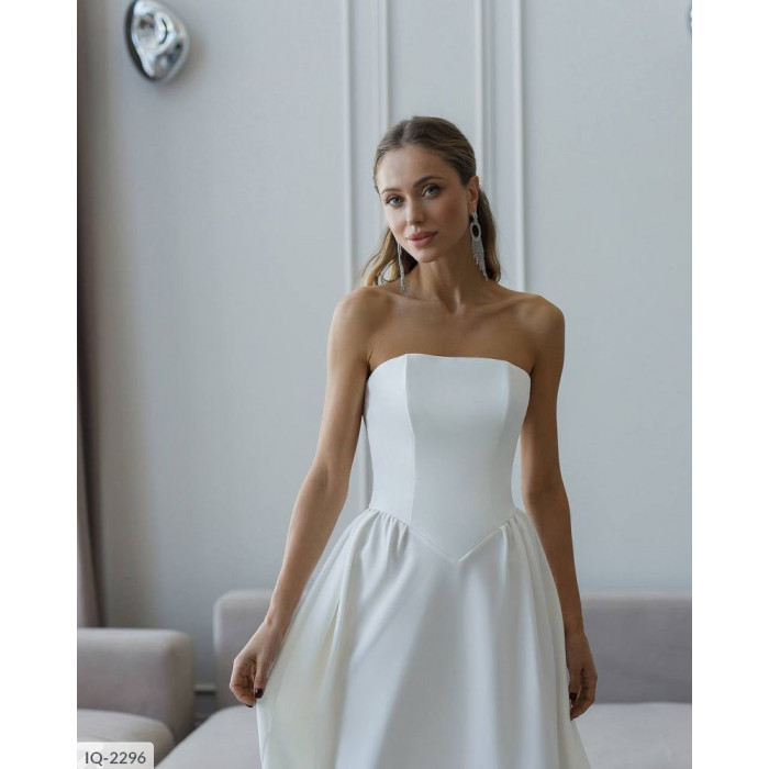 Модні тренди сезону IQ-2296 — стильні сукні для сучасних жінок