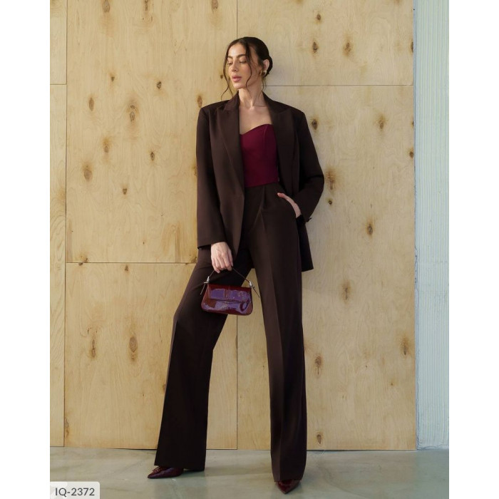 Жіночі костюми Odessa Moda IQ-2372 — елегантність і зручність