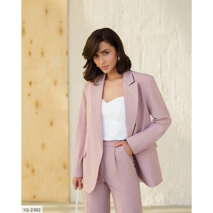 Жіночі костюми IQ-2382 — сучасний дизайн і бездоганна посадка