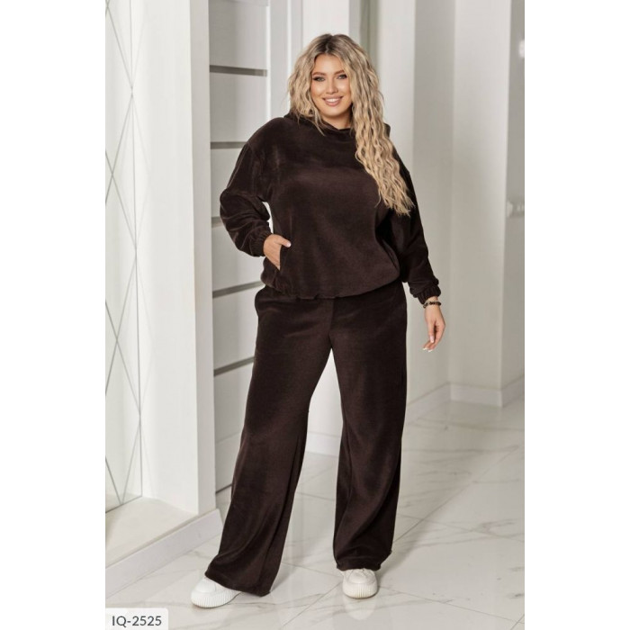 Модні костюми XL+ IQ-2525 — гармонія стилю і практичності