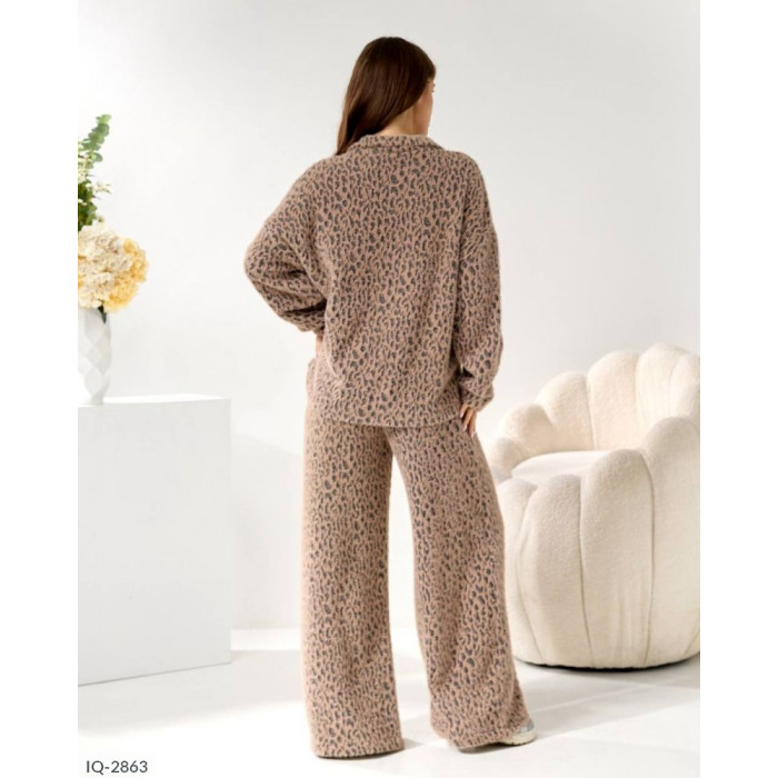 Комфорт і мода IQ-2863 — жіночі костюми для щоденних прогулянок