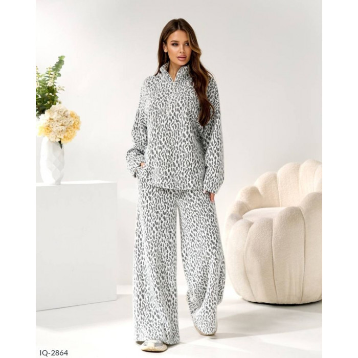 Модні жіночі костюми IQ-2864 — легкість і впевненість у кожному русі
