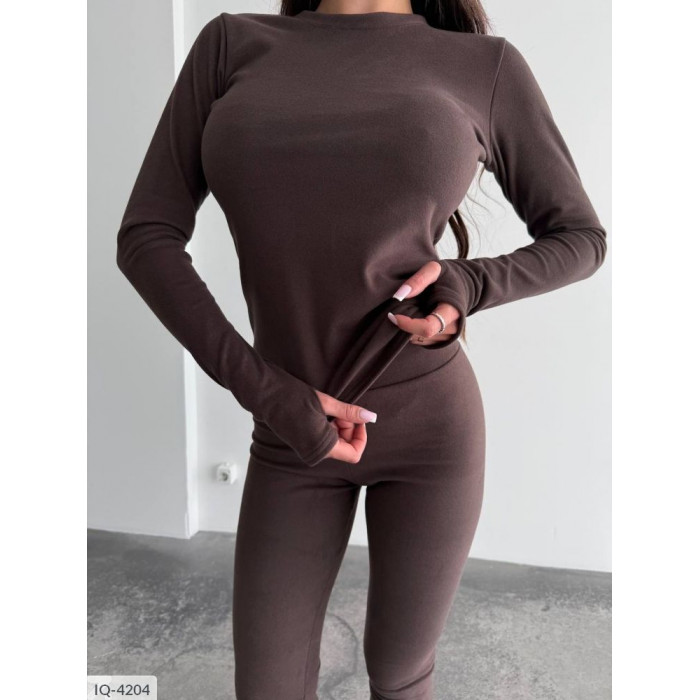 Жіночі прогулянкові костюми IQ-4204 — елегантність у кожному русі