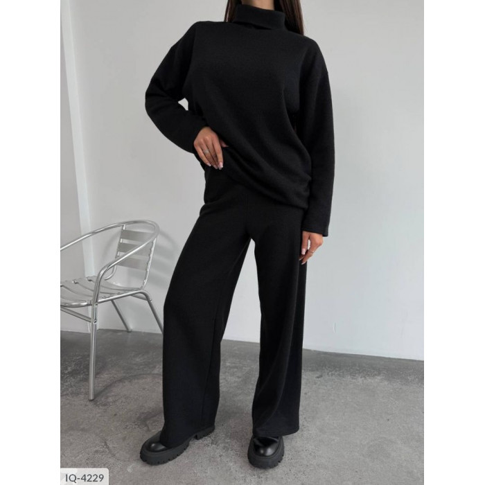 Модні костюми XL+ IQ-4229 — гармонія стилю і практичності