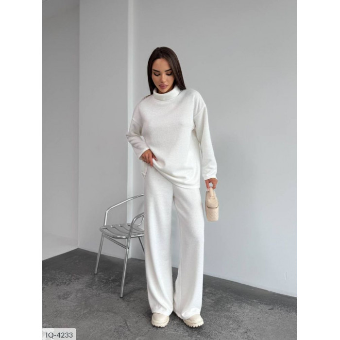 Стильні образи від Odessa Moda IQ-4233 — прогулянкові костюми на кожен день