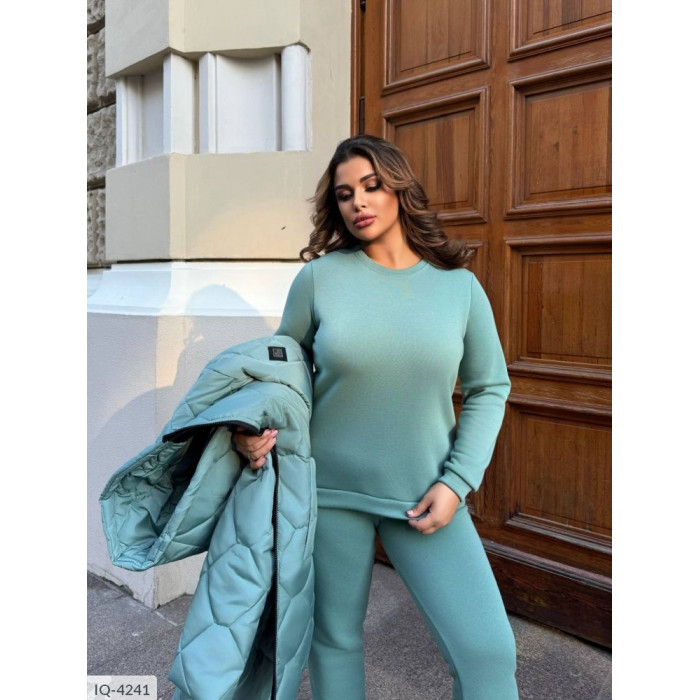 Модні костюми XL+ IQ-4241 — гармонія стилю і практичності