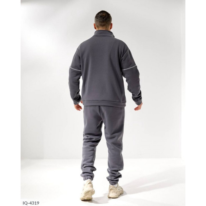 Чоловічі костюми IQ-4319 — сучасна класика