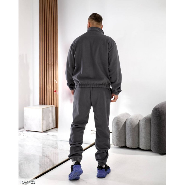 Чоловічі костюми IQ-4421 — сучасна класика