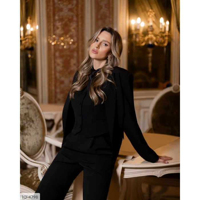 Модні костюми великого розміру IQ-4798 — стиль і комфорт