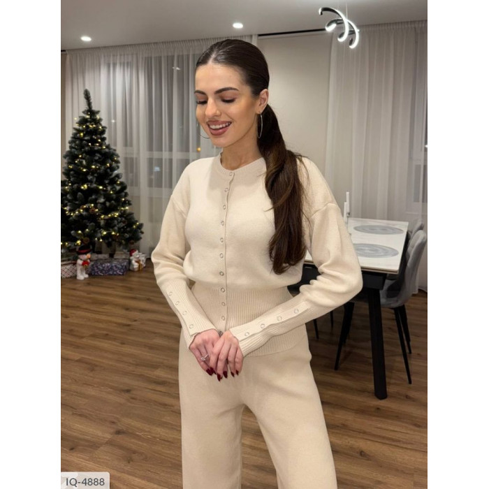 Костюми 2025 IQ-4888 — трендові фасони