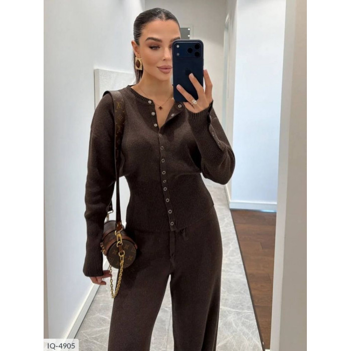 Жіночі костюми Odessa Moda IQ-4905 — елегантність і зручність
