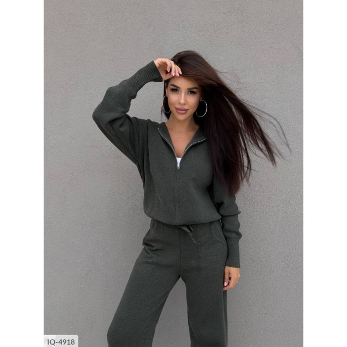 Модні костюми IQ-4918 — обери свій стиль