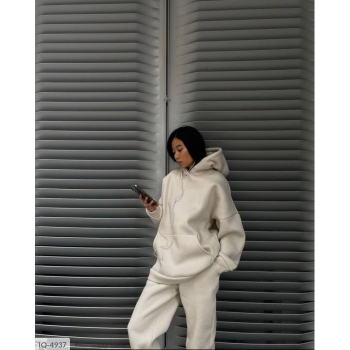 Жіночі костюми Odessa Moda IQ-4937 — стиль і впевненість