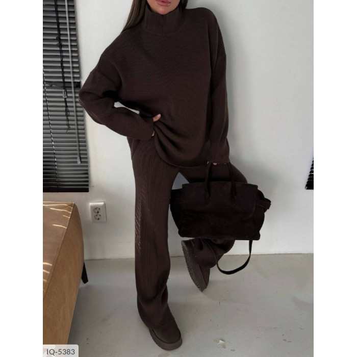 Жіночі костюми IQ-5383 — новинки сезону