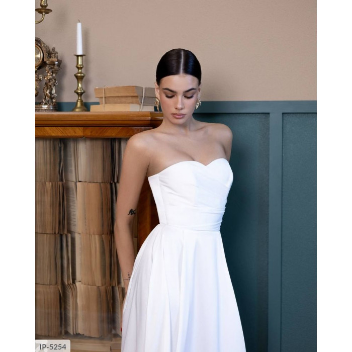 Модні тренди сезону IP-5254 — стильні сукні для сучасних жінок