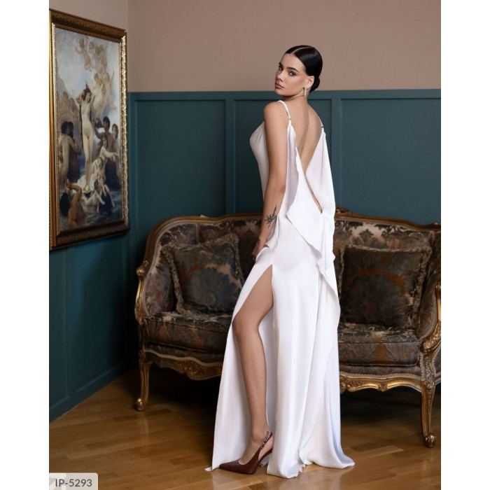 Модні тренди сезону IP-5293 — стильні сукні для сучасних жінок