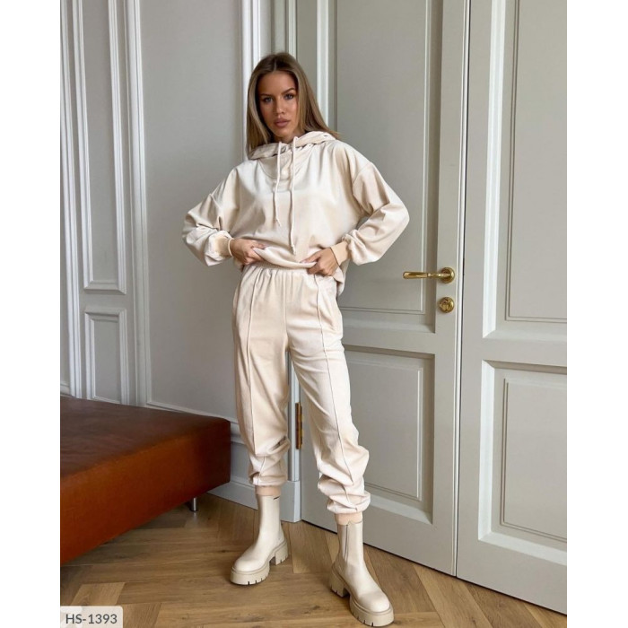 Модні костюми HS-1393 — легкість і впевненість у кожному русі