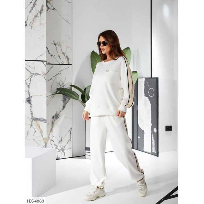 Модні костюми HX-4883 — стиль і комфорт у кожному дні