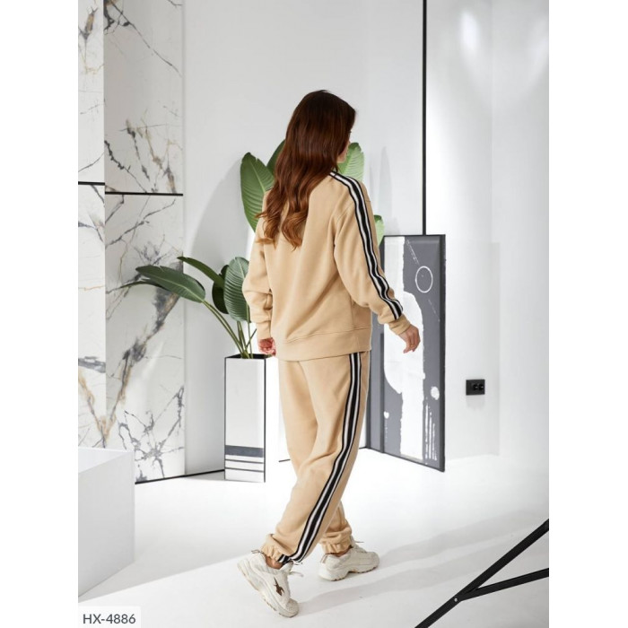 Модні костюми HX-4886 — комфорт без обмежень