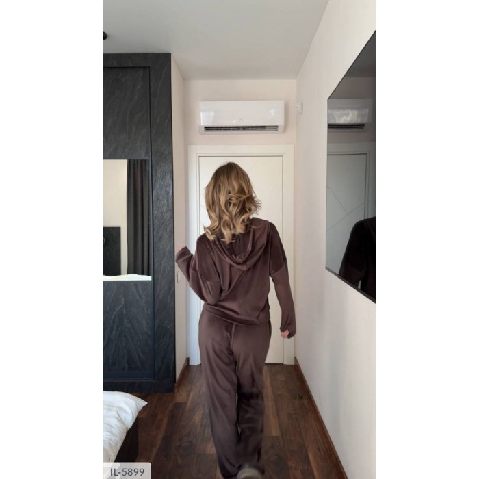 Стильні костюми для спорту IL-5899 — практичність і мода