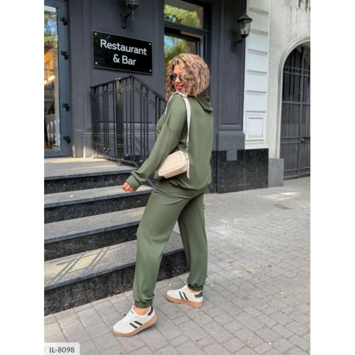 Жіночі прогулянкові костюми IL-8098 — елегантність у кожному русі