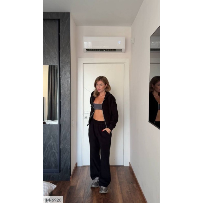 Стильні костюми для спорту IM-6920 — практичність і мода