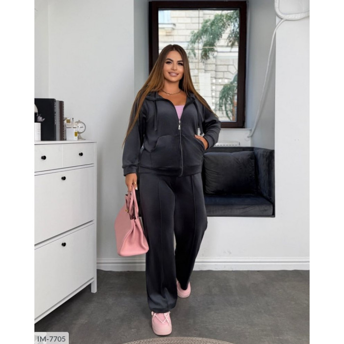 Модні костюми IM-7705 — легкість і впевненість у кожному русі