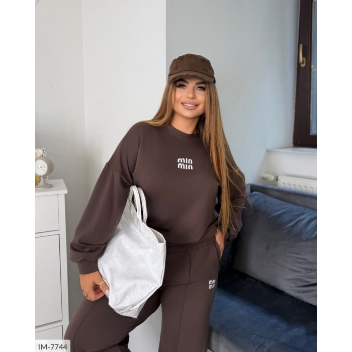 Стильні образи від Odessa Moda IM-7744 — костюми на кожен день