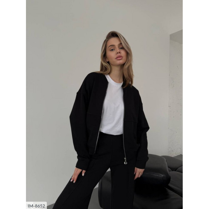 Модні костюми IM-8652 — легкість і впевненість у кожному русі