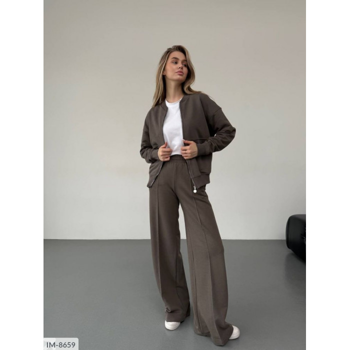 Жіночі прогулянкові костюми IM-8659 — елегантність у кожному русі