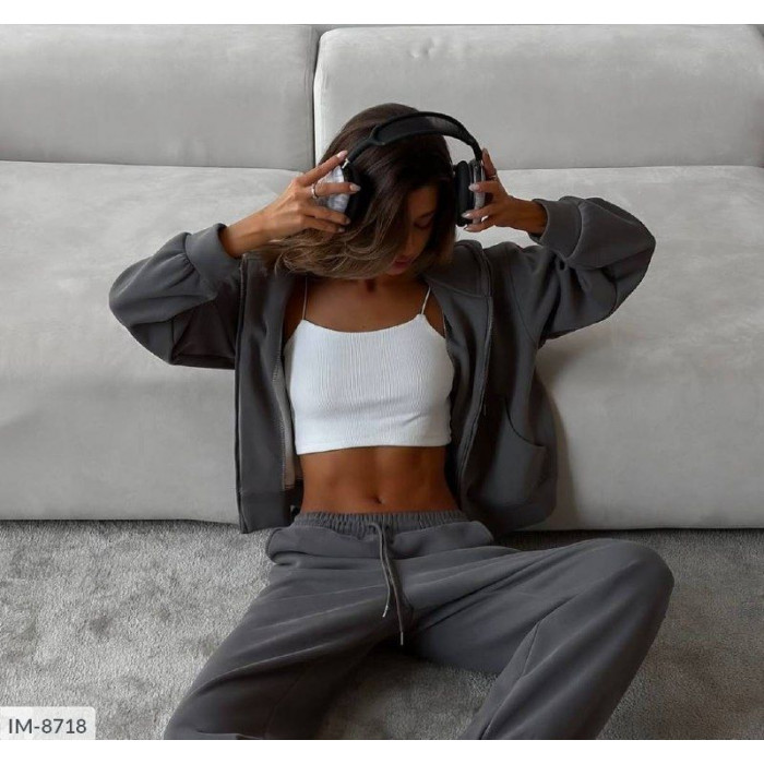 Жіночі костюми Odessa Moda IM-8718 — стиль і впевненість