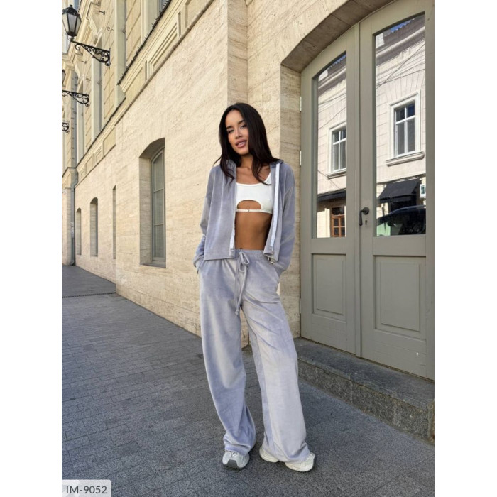 Модні спортивні костюми для активних жінок IM-9052