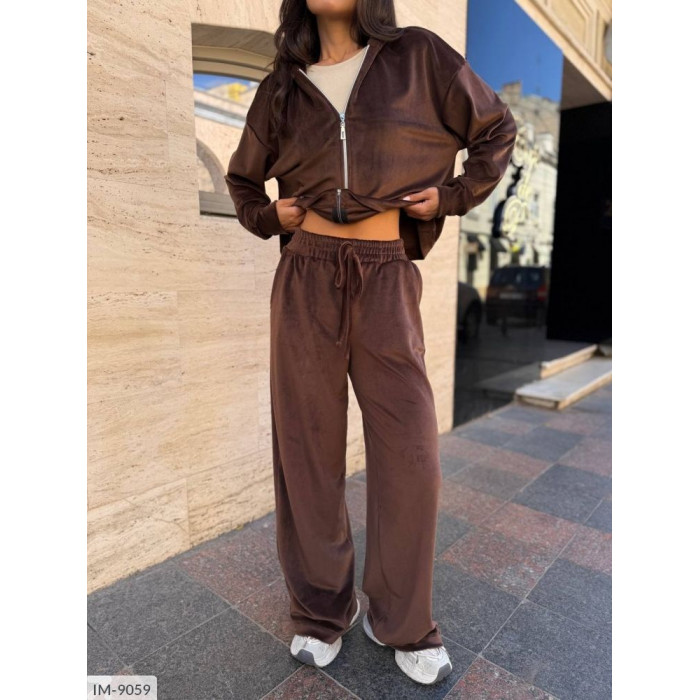 Жіночі костюми Odessa Moda IM-9059 — стиль і впевненість