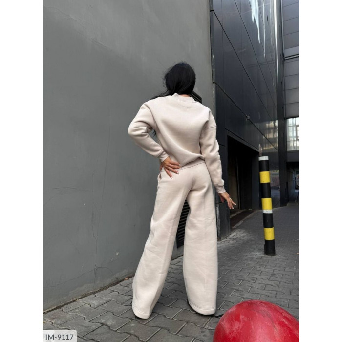 Модні костюми IM-9117 — легкість і впевненість у кожному русі