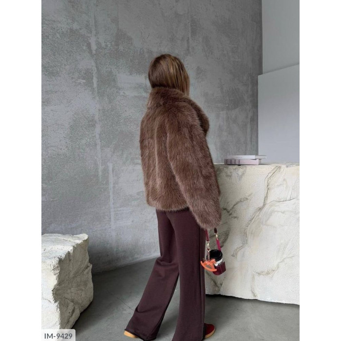 Верхній одяг IM-9429 — тепло і стиль у кожній деталі