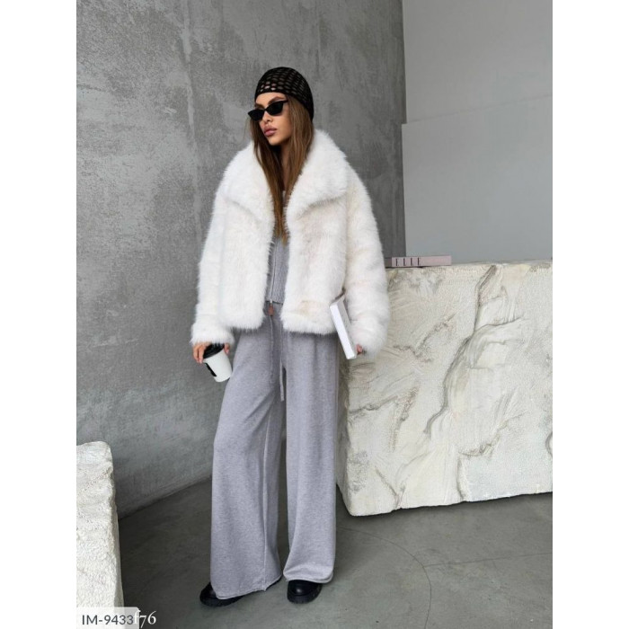 Верхній одяг IM-9433 — тепло і стиль у кожній деталі