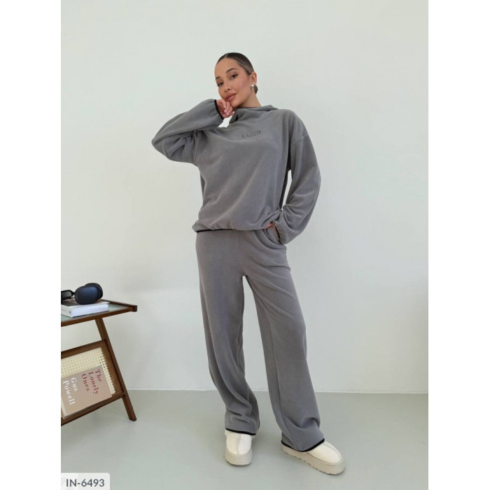 Модні костюми IN-6493 — легкість і впевненість у кожному русі