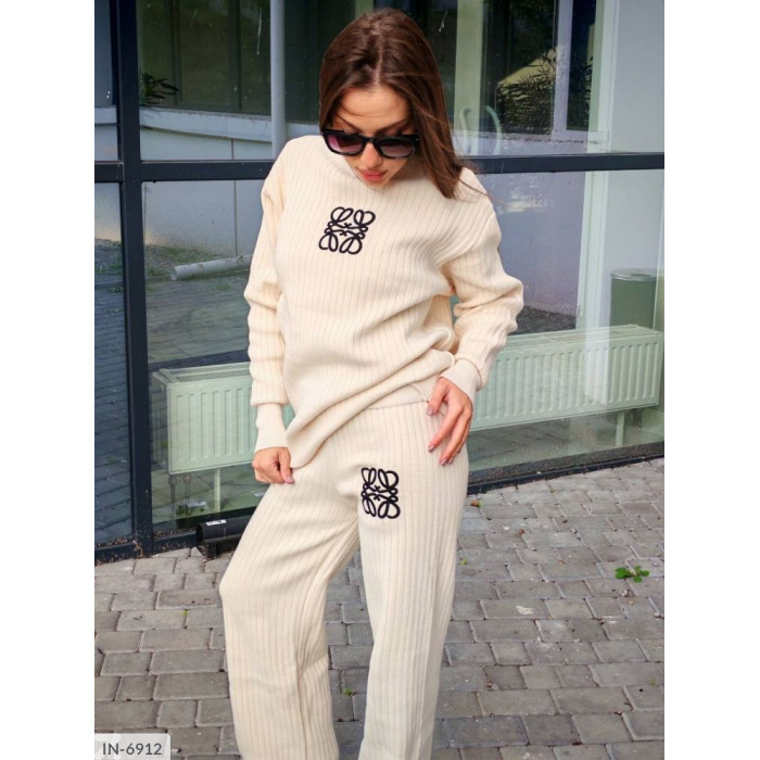 Костюми 2025 IN-6912 — трендові фасони
