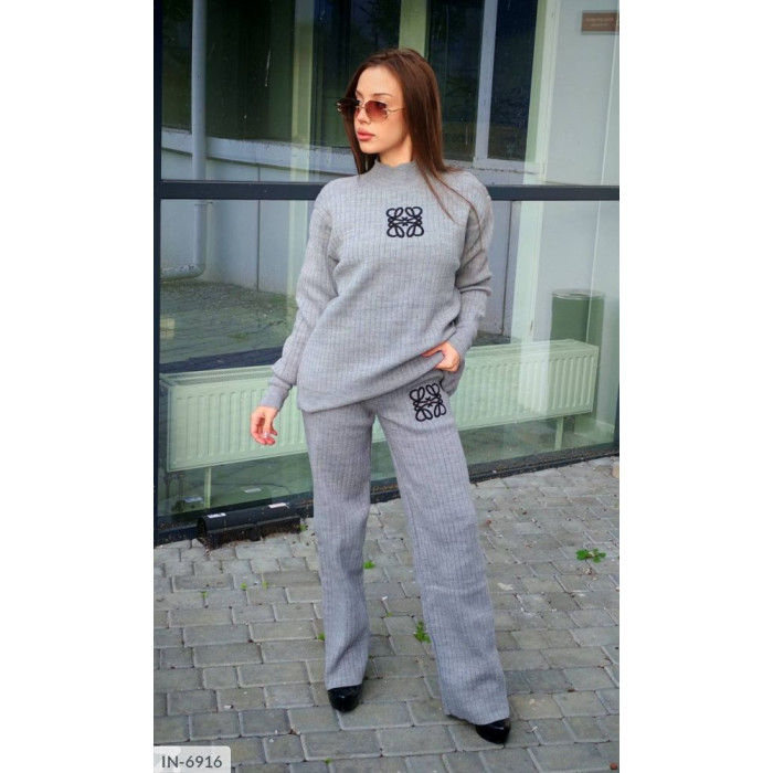 Жіночі костюми IN-6916 — сучасний дизайн і комфорт